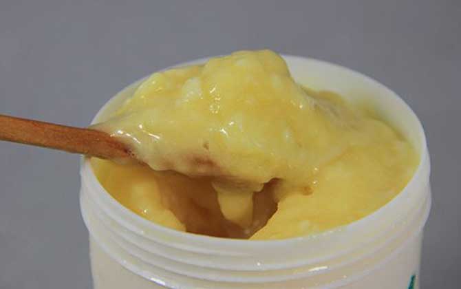 蜂王漿的保質期是多久？常溫下3天就會變質，冷凍后能保存兩年！