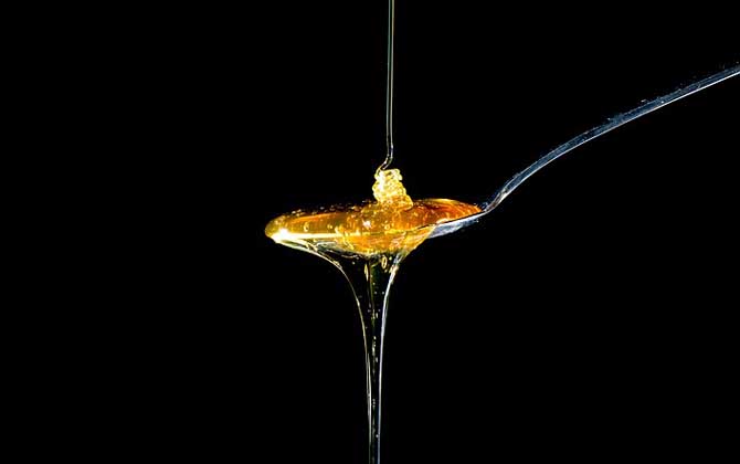 男人吃蜂蜜有什么好處？男人經(jīng)常喝蜂蜜，這八大好處肯定跑不了！