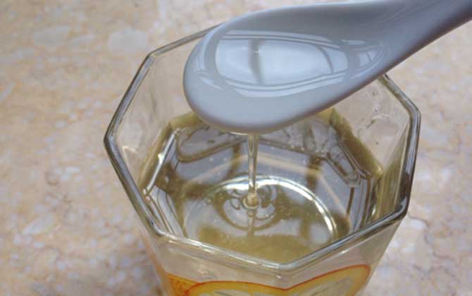 洋槐蜂蜜有什么功效與作用？經常喝洋槐蜂蜜，這7個好處跑不了！